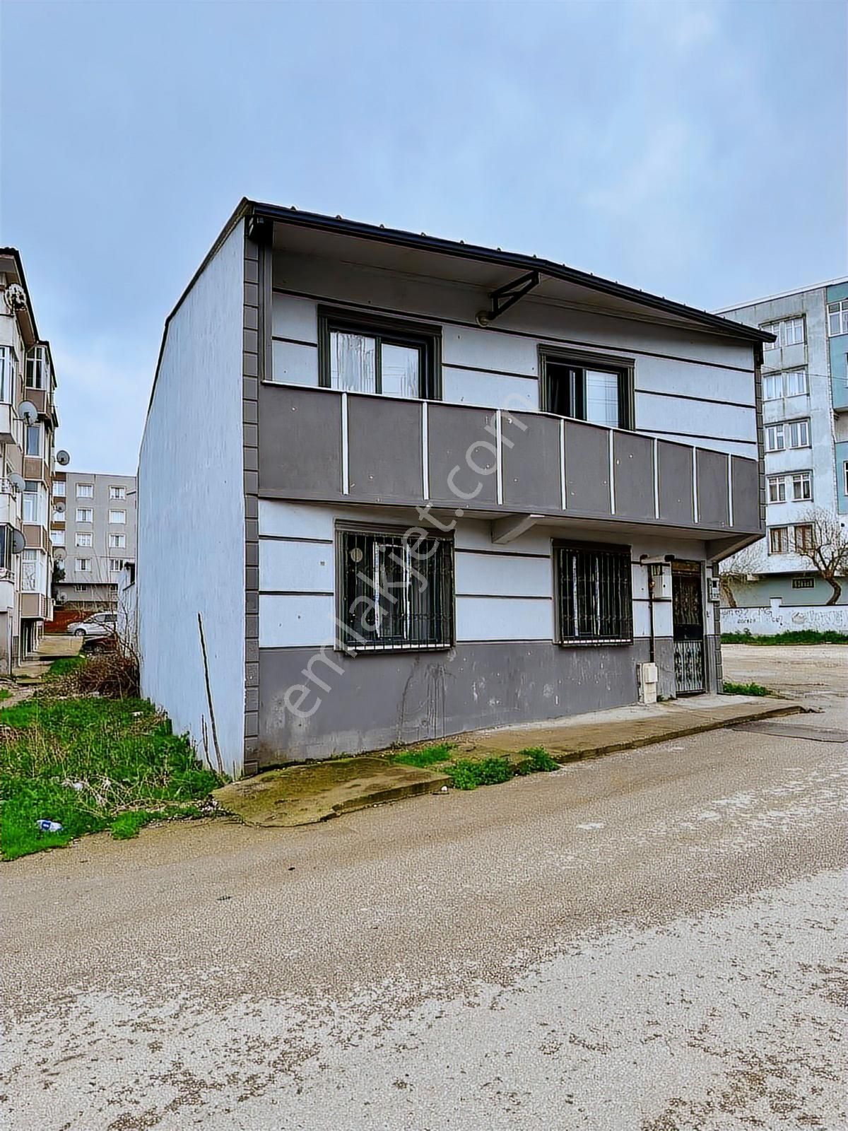 Karacabey Uluabatlı Hasan Okulu Yanında Satılık Müstakil Ev