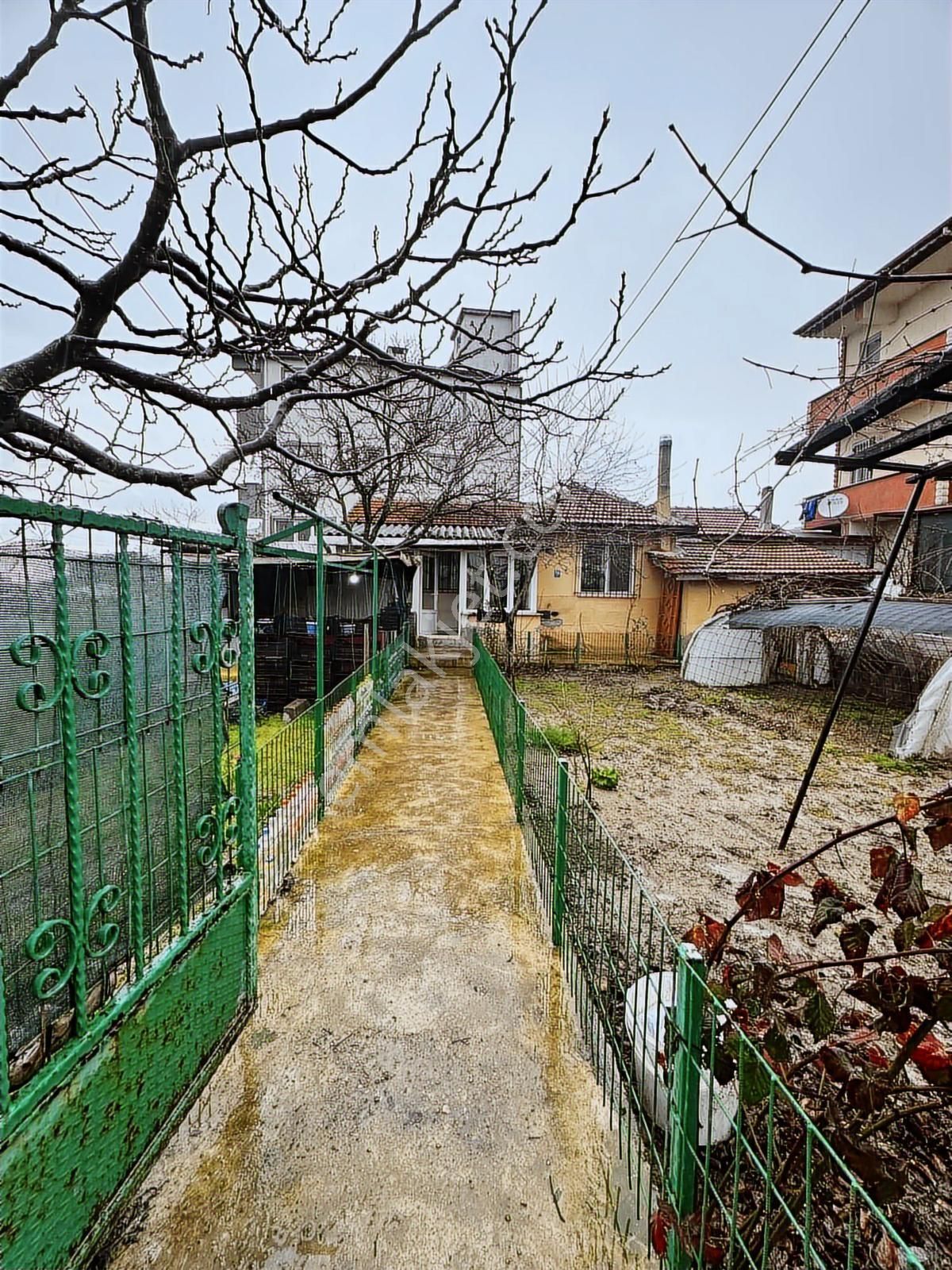 Agm'den Fethi Cami Civarı Müstakil Bahçeli Kiralık Gecekondu