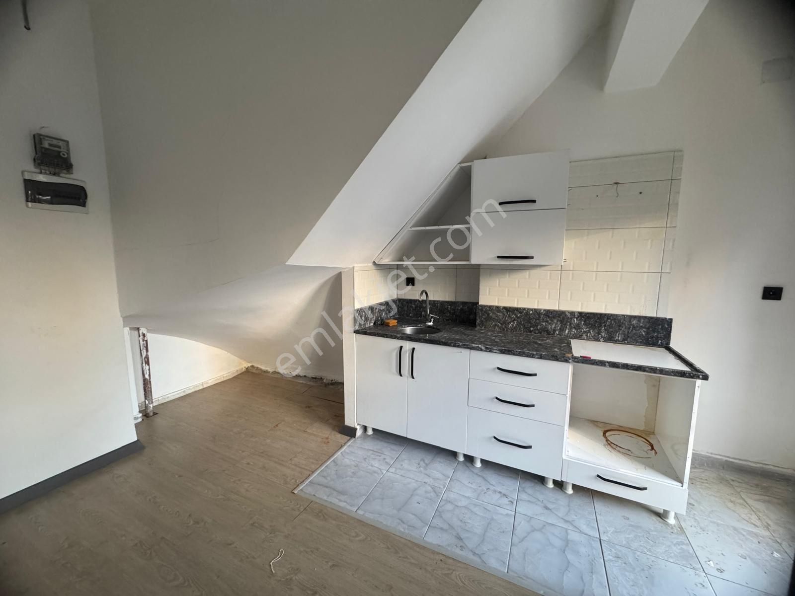 Yüzüncü Yılda Bahçeli Müstakil Tadında 1+1 Kiralık Cazip Daire - Görsel 2