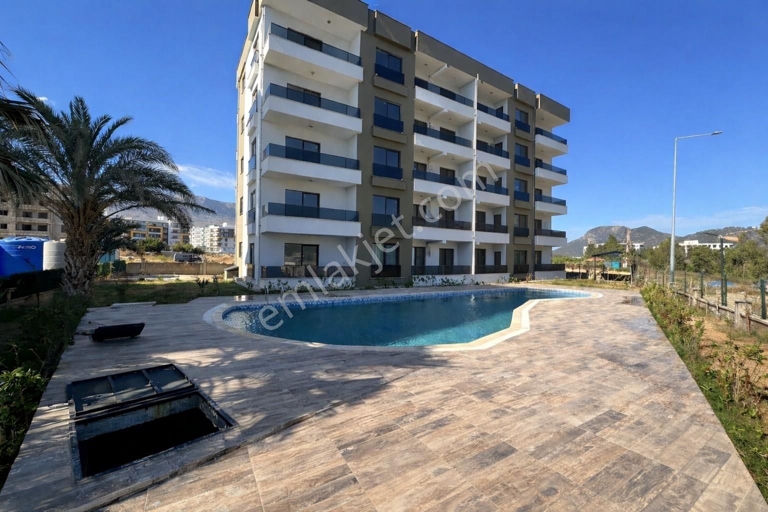 Mersin Silifke Yeşilovacık'ta Havuzlu 2+1 Sıfır Satılık Daire