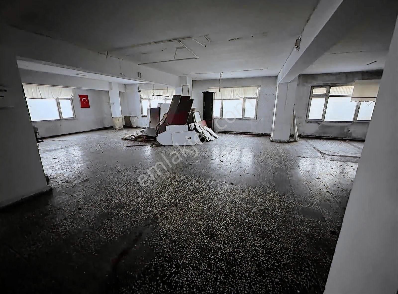 Uygun Emlaktançağlayan Caddeüstünde Kiralık 330m2 Komple Camlı - Görsel 31