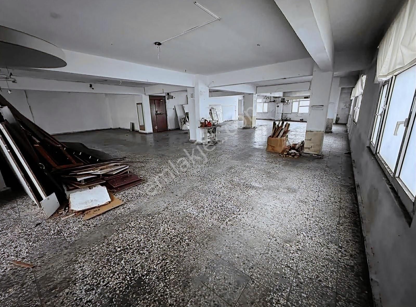 Uygun Emlaktançağlayan Caddeüstünde Kiralık 330m2 Komple Camlı - Görsel 11