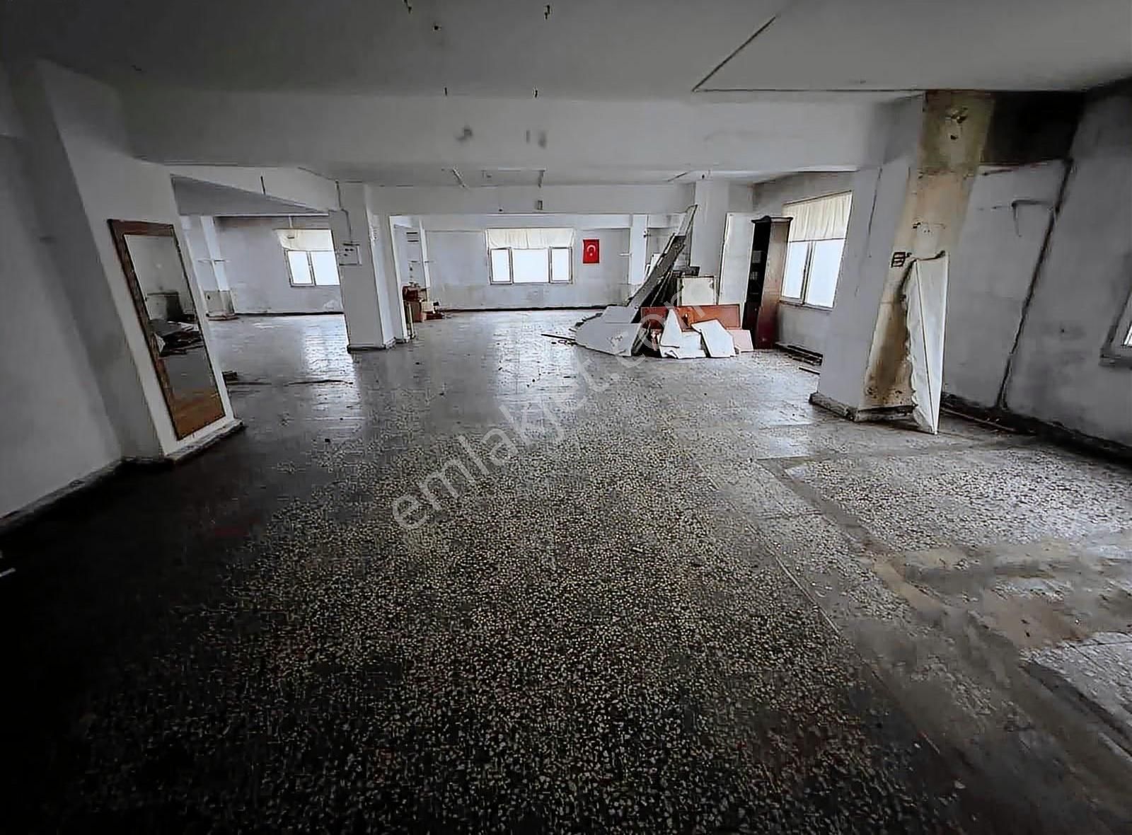 Uygun Emlaktançağlayan Caddeüstünde Kiralık 330m2 Komple Camlı - Görsel 9