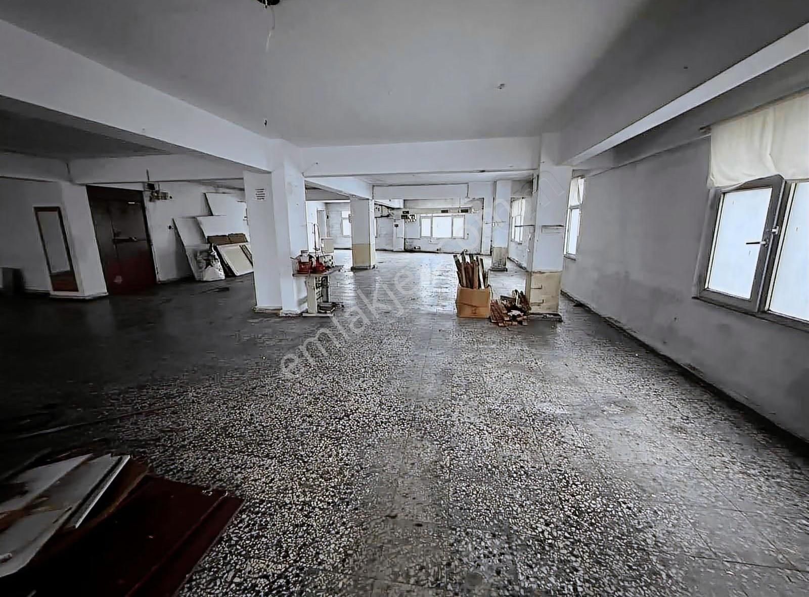Uygun Emlaktançağlayan Caddeüstünde Kiralık 330m2 Komple Camlı - Görsel 2