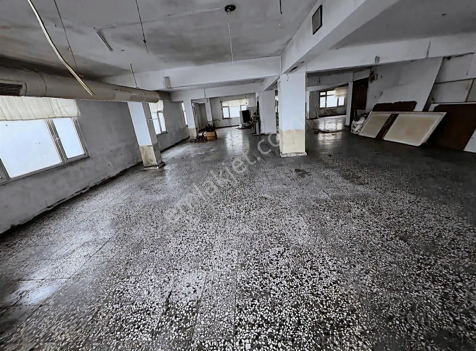 Uygun Emlaktançağlayan Caddeüstünde Kiralık 330m2 Komple Camlı - Görsel 19