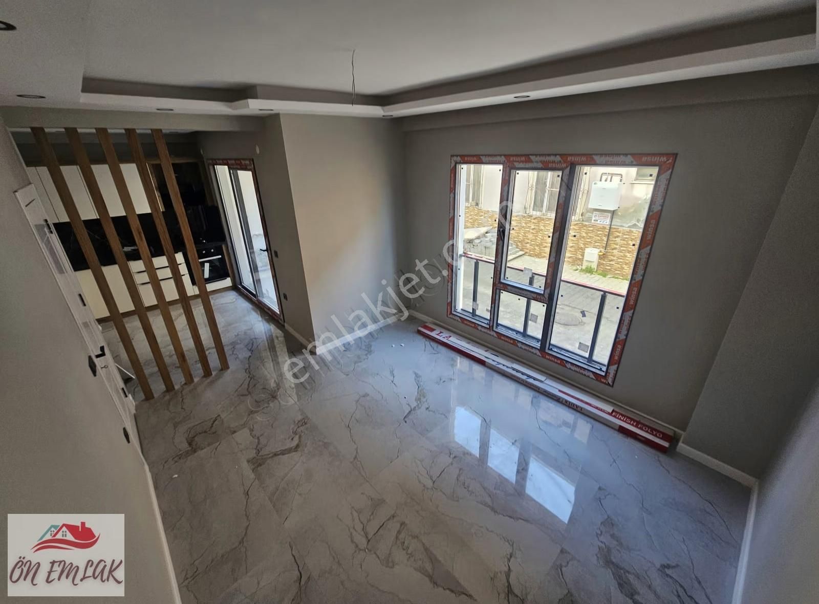 Burhaniye Mahkeme Mahallesi Merkezde Satılık Sıfır 1+1 Daire!