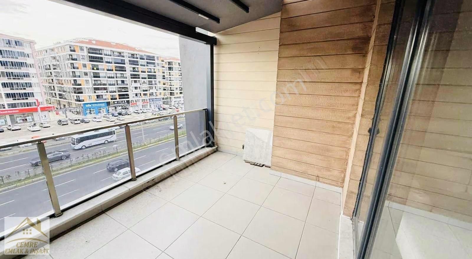 Cemre Emlaktan Bölgenin En Güzel Dairesi Merkezi Konumda - Görsel 3