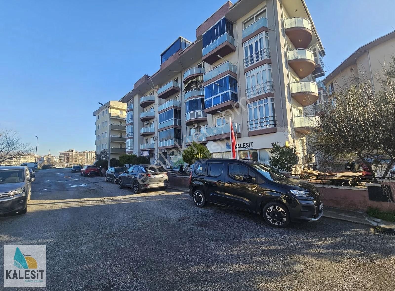 Merkez Cuma Pazarı Yakını Geniş Hollü 1+1