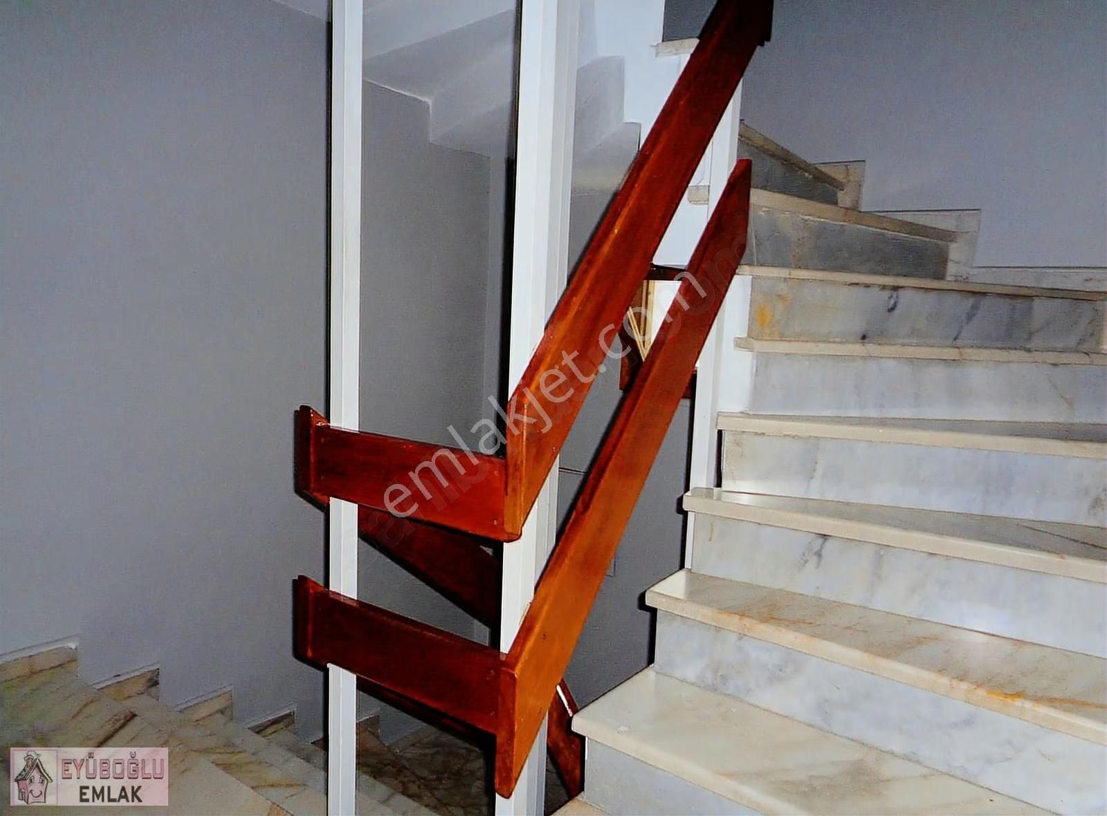 Adatepe'de Caddeye Ve Sahile Yakın3+1 Kom.3.kat Köşe Bina 110 M2 - Görsel 7