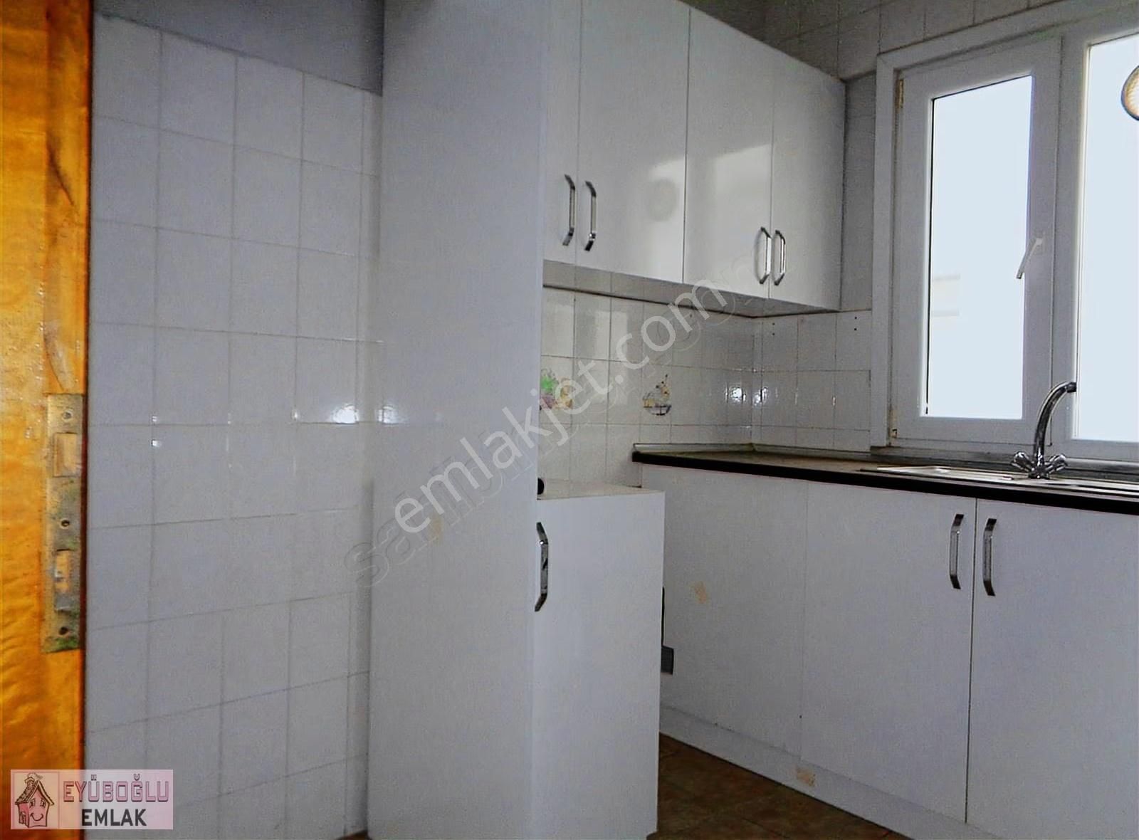 Adatepe'de Caddeye Ve Sahile Yakın3+1 Kom.3.kat Köşe Bina 110 M2 - Görsel 9