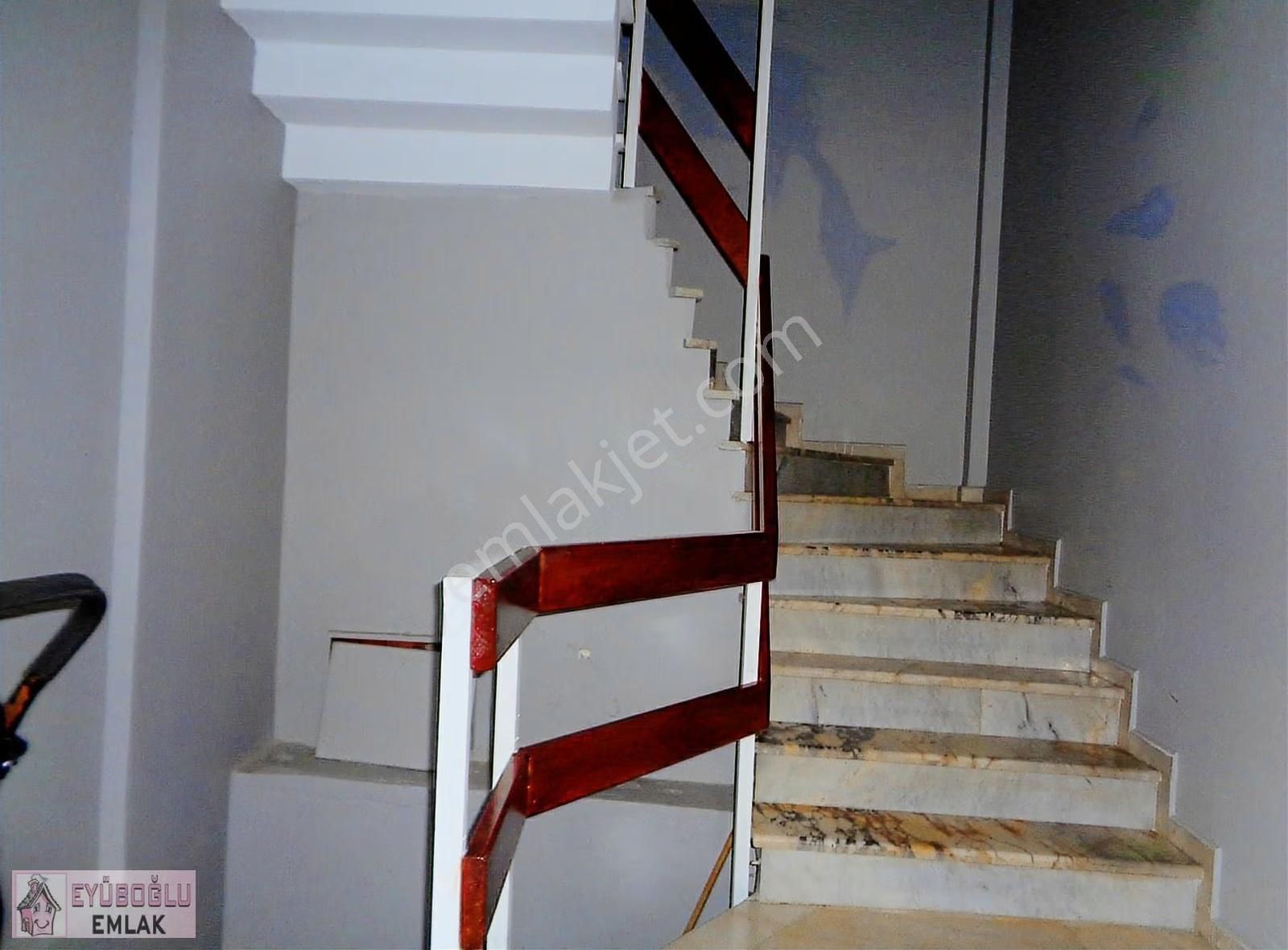 Adatepe'de Caddeye Ve Sahile Yakın3+1 Kom.3.kat Köşe Bina 110 M2 - Görsel 20