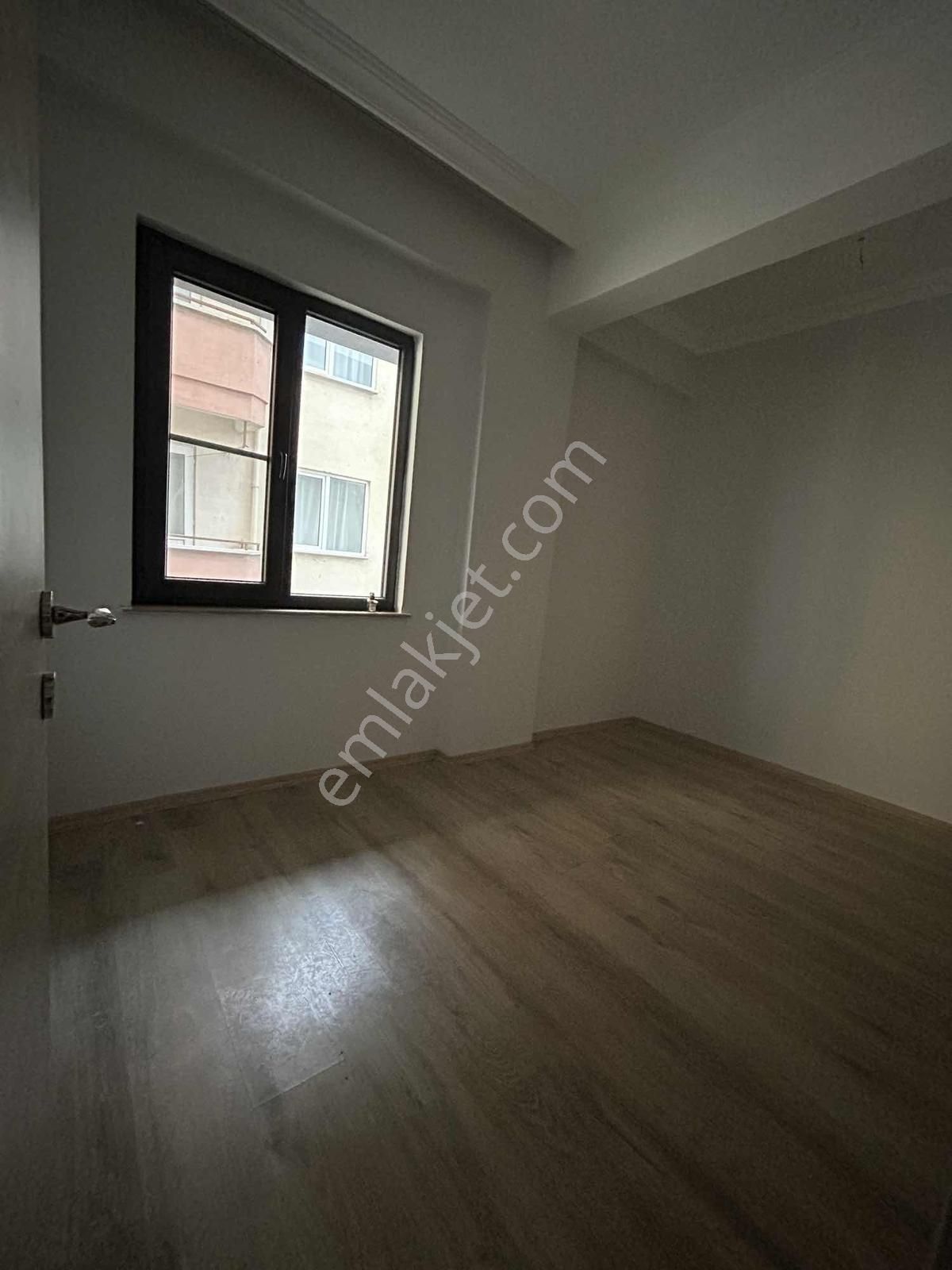 Hasan Basri Çantay Mahallesinde Kiralık 3+1 Daire - Görsel 24