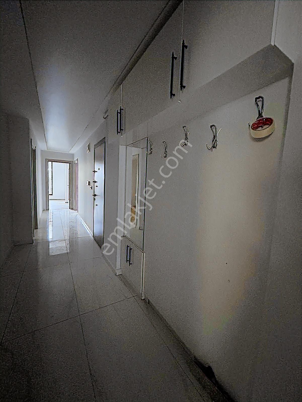 Hasan Basri Çantay Mahallesinde Kiralık 3+1 Daire - Görsel 20