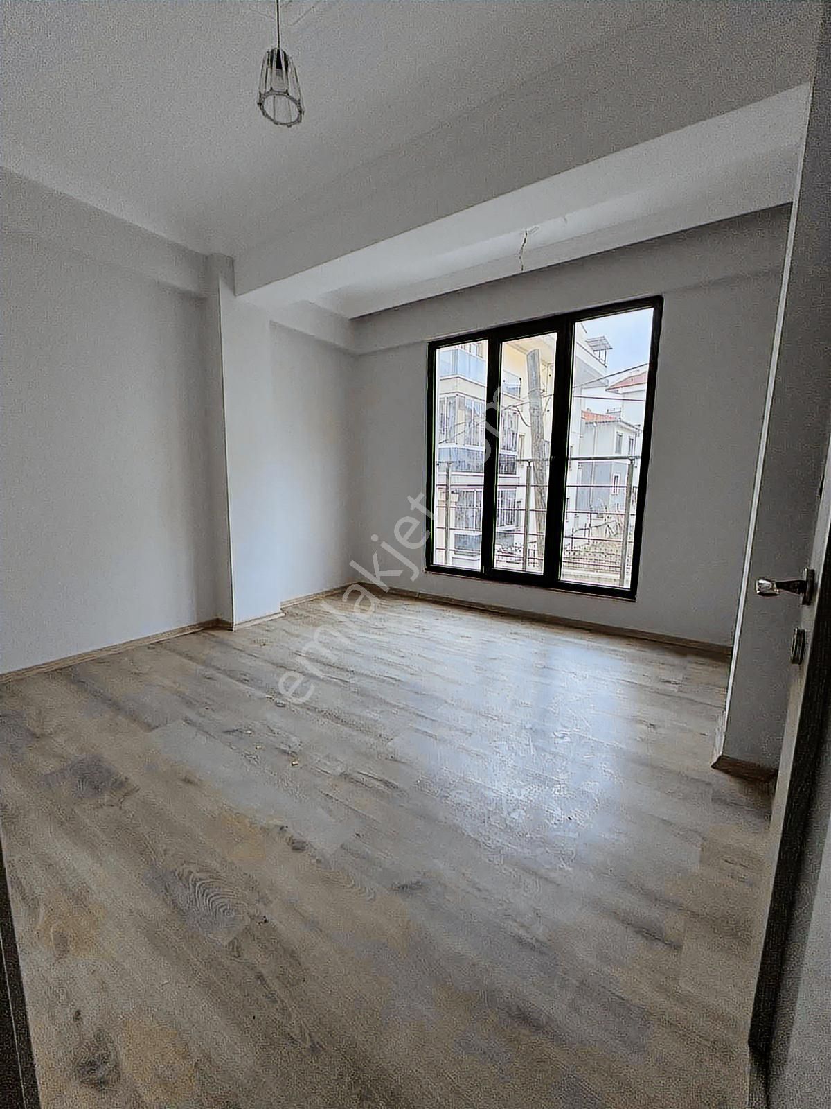 Hasan Basri Çantay Mahallesinde Kiralık 3+1 Daire - Görsel 16