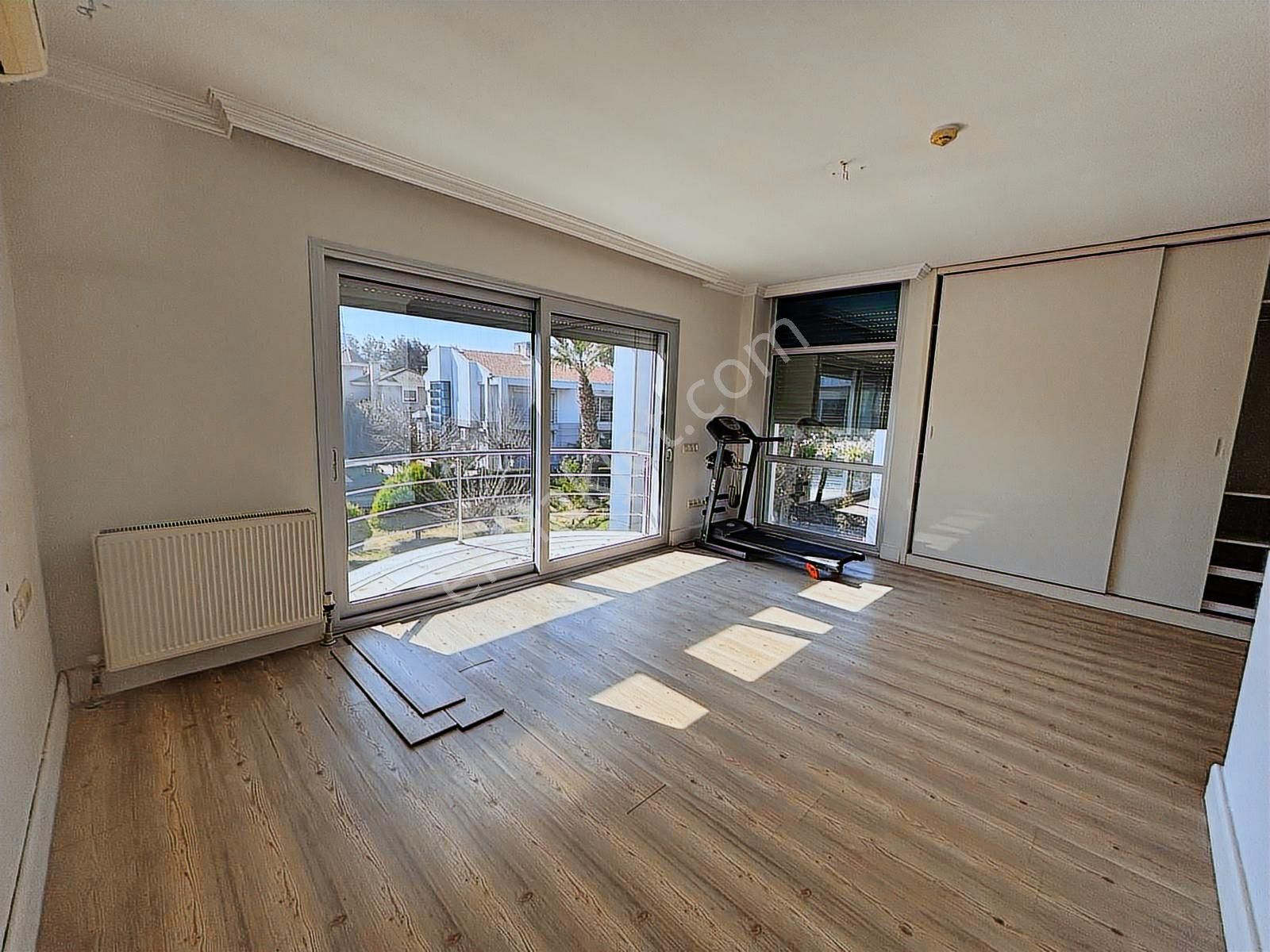 Forum Bornova Karşısı Palmiye Sitesinde 4+2 Satılık Villa - Görsel 3