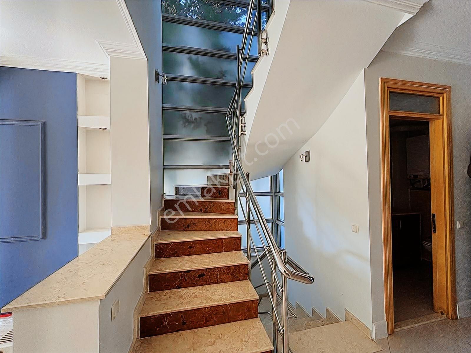Forum Bornova Karşısı Palmiye Sitesinde 4+2 Satılık Villa - Görsel 2