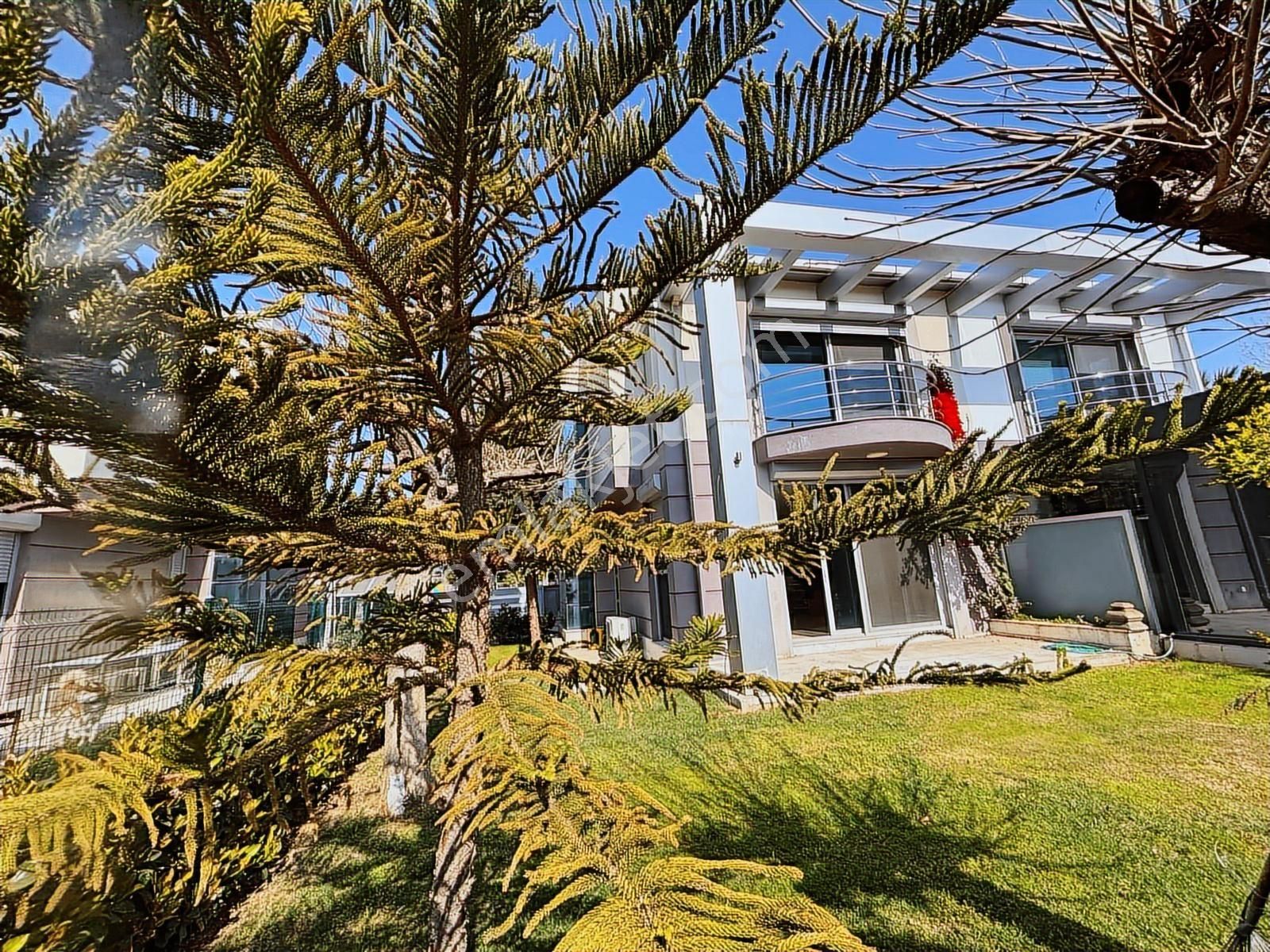 Forum Bornova Karşısı Palmiye Sitesinde 4+2 Satılık Villa - Görsel 32