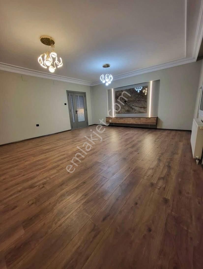 Toros Mahallesi’nde Merkezi Konumda Full Yapılı Lüks 3+1 Fırsat Dairesi - Görsel 22