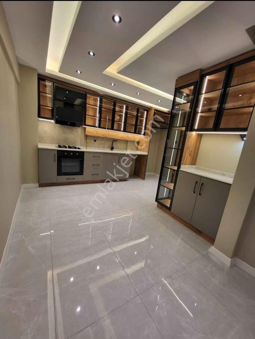 Toros Mahallesi’nde Merkezi Konumda Full Yapılı Lüks 3+1 Fırsat Dairesi - Görsel 19