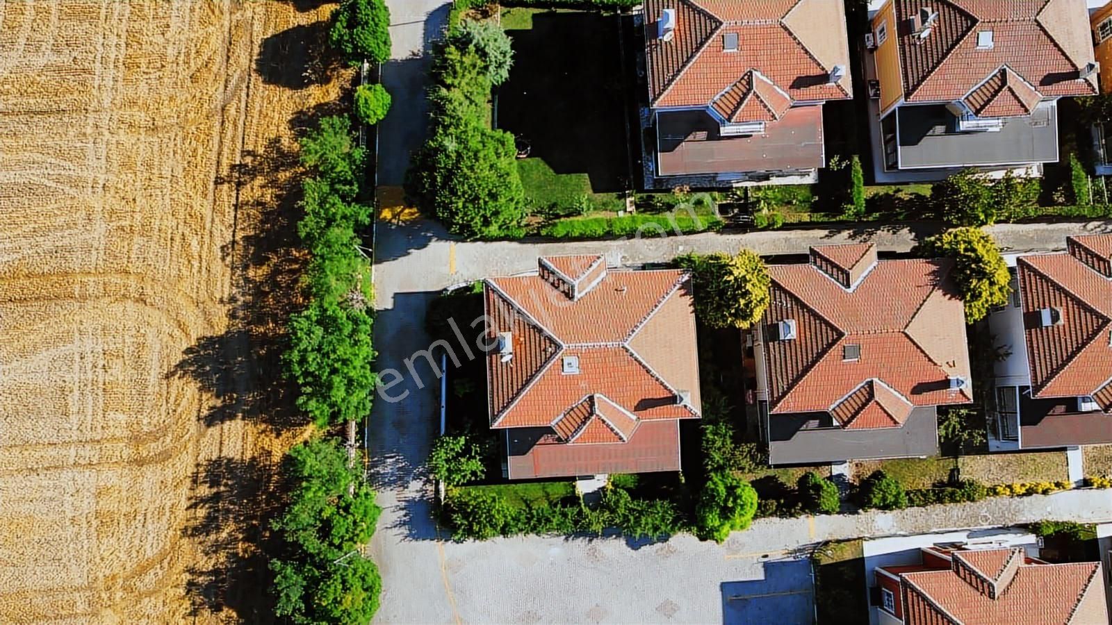 Site İçerisinde Satılık Havuzlu 7+2 Villa - Görsel 17