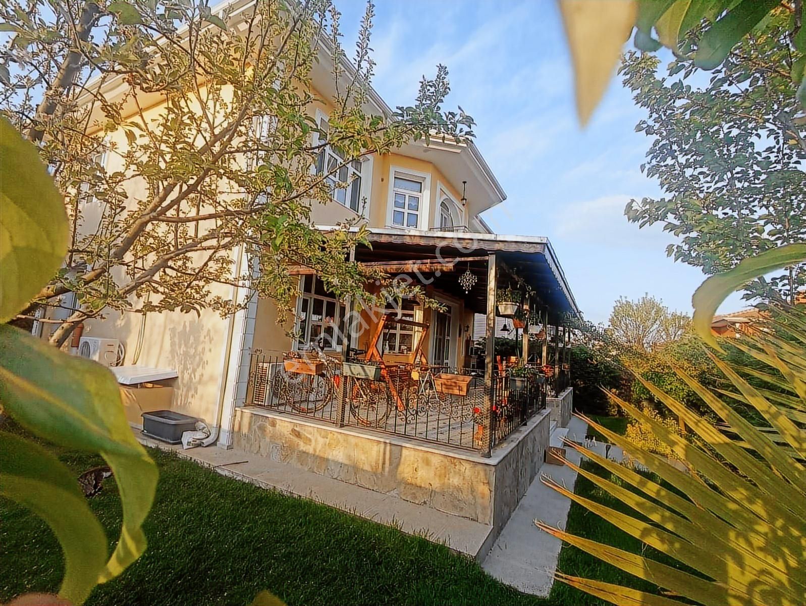 Site İçerisinde Satılık Havuzlu 7+2 Villa - Görsel 24