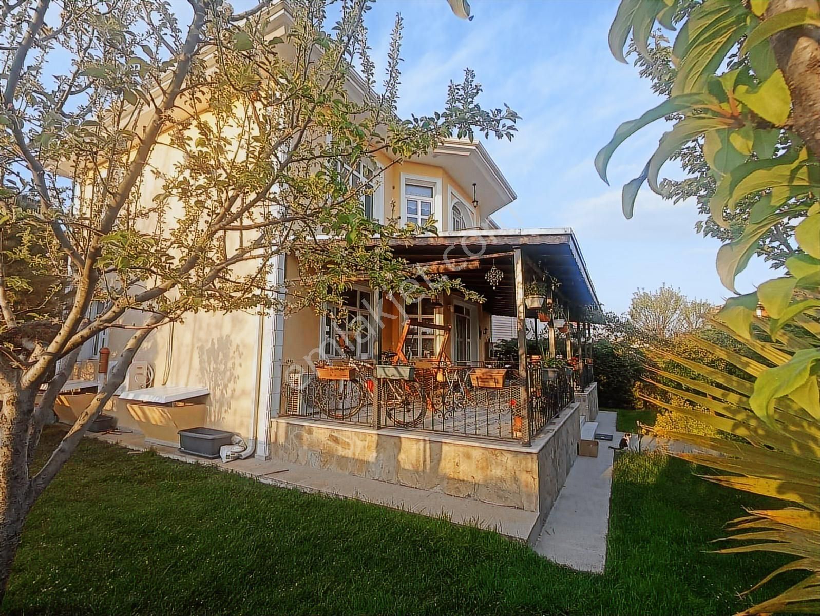 Site İçerisinde Satılık Havuzlu 7+2 Villa - Görsel 12