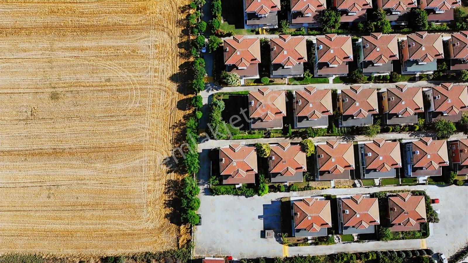 Site İçerisinde Satılık Havuzlu 7+2 Villa - Görsel 18