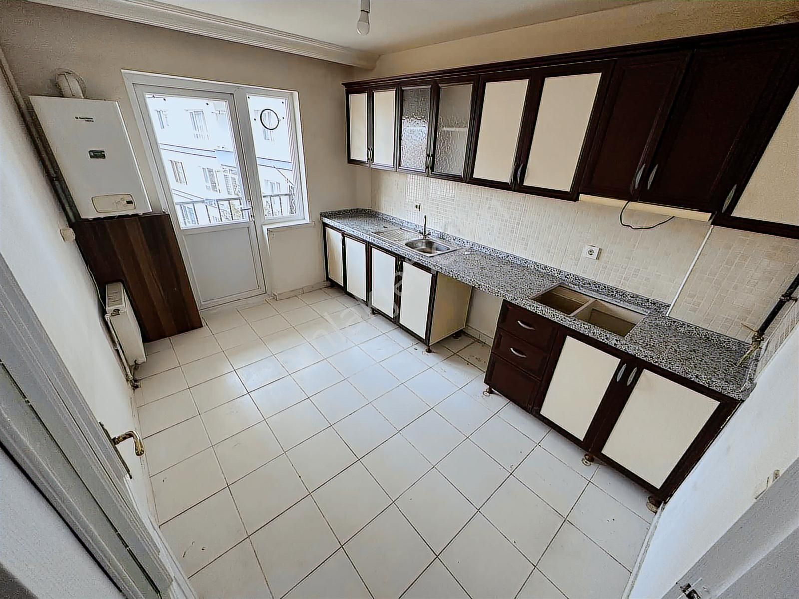 Kılıçsoy'dan Bademlik Cadde Üzerinde Asansörlü 3+1 Kiralık Daire