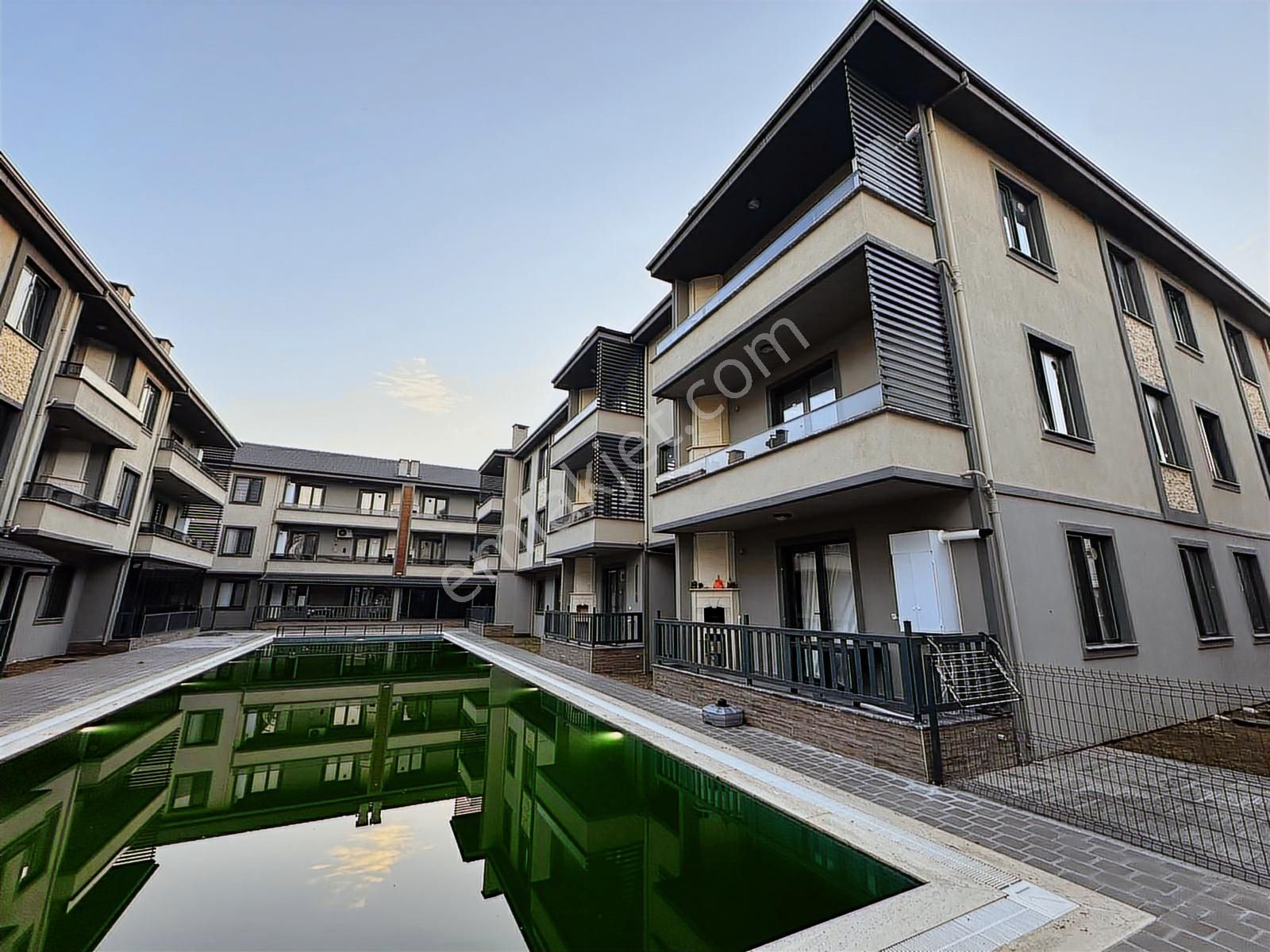 Denize 100m Havuzlu Lüks Sitede 2+1 Daire 85m² Ebeveyn Banyolu