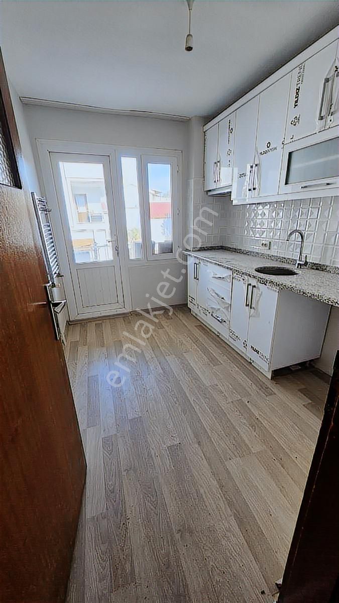 Dikili Merkezde Denize Yakın Jeotermalli Yeni Tadilatlı Kiralık - Görsel 6