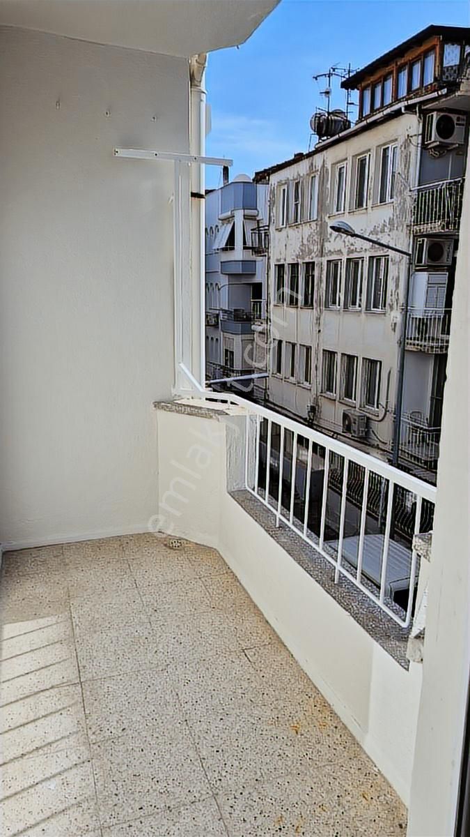 Dikili Merkezde Denize Yakın Jeotermalli Yeni Tadilatlı Kiralık - Görsel 4