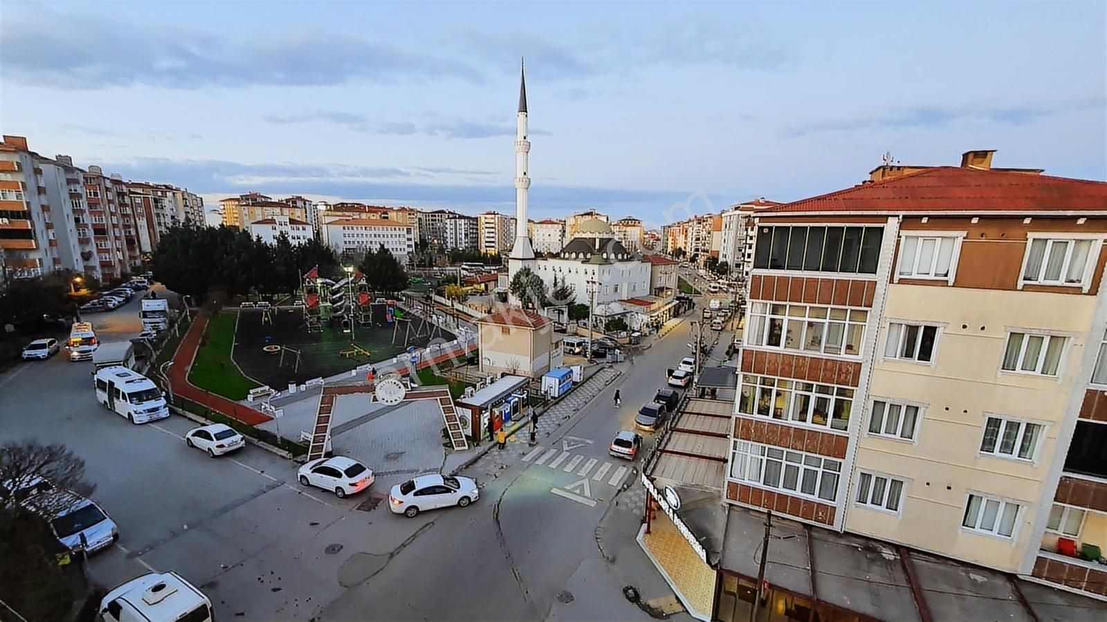 Tek Daire Üzeri, Eminevim Ve Yüksek Krediye Uygun - Ön Cephe 3+1