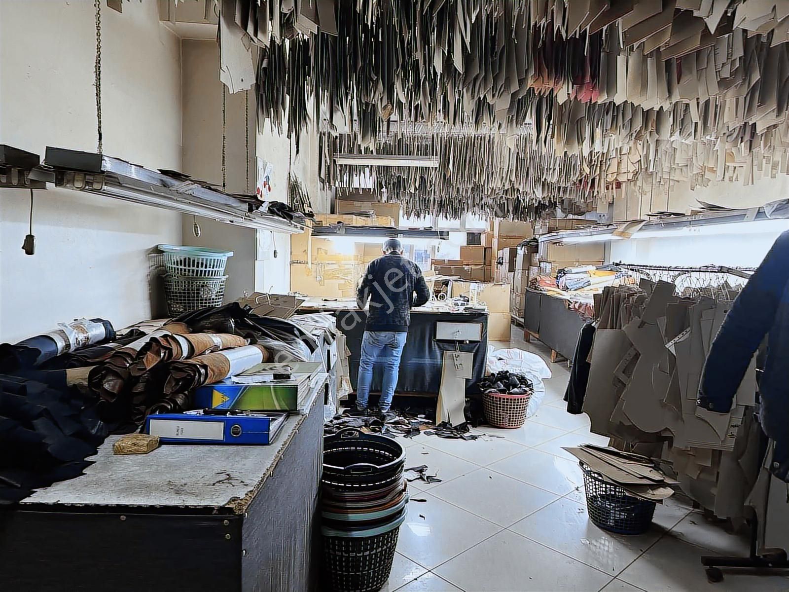 Sevcan Remax Zeytinburnu Çırpıcı 60m2 Depolu 150m2 Cadde Dükkan - Görsel 15