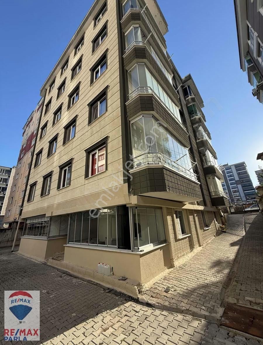 Remax / Murat / Atakent Tramvay Durağına 150 Metre Mesafede 2+1 - Görsel 4