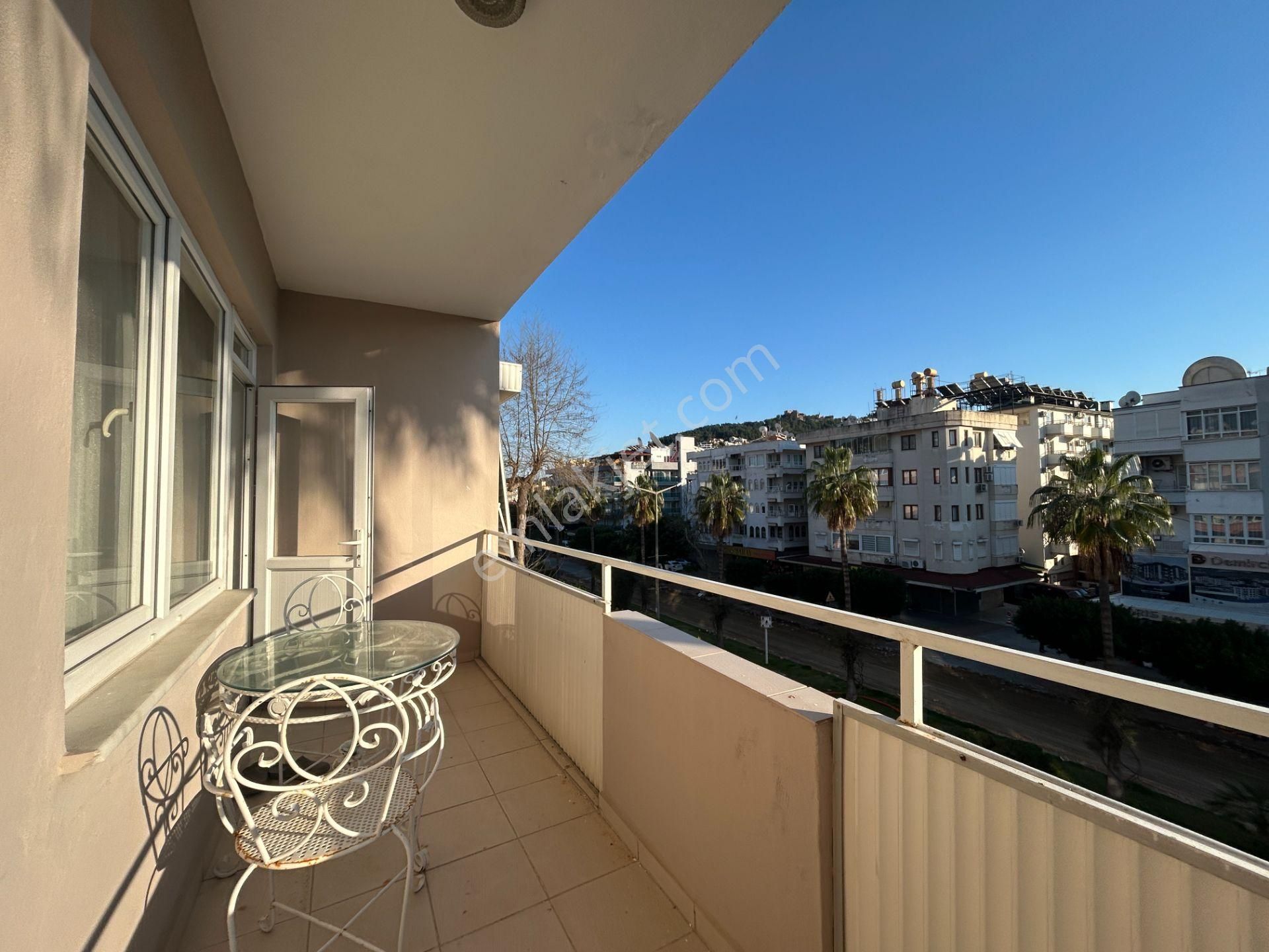 Alanya Merkez Atatürk Caddesinde Denize 100 Metre Eşyalı 2+1 - Görsel 22