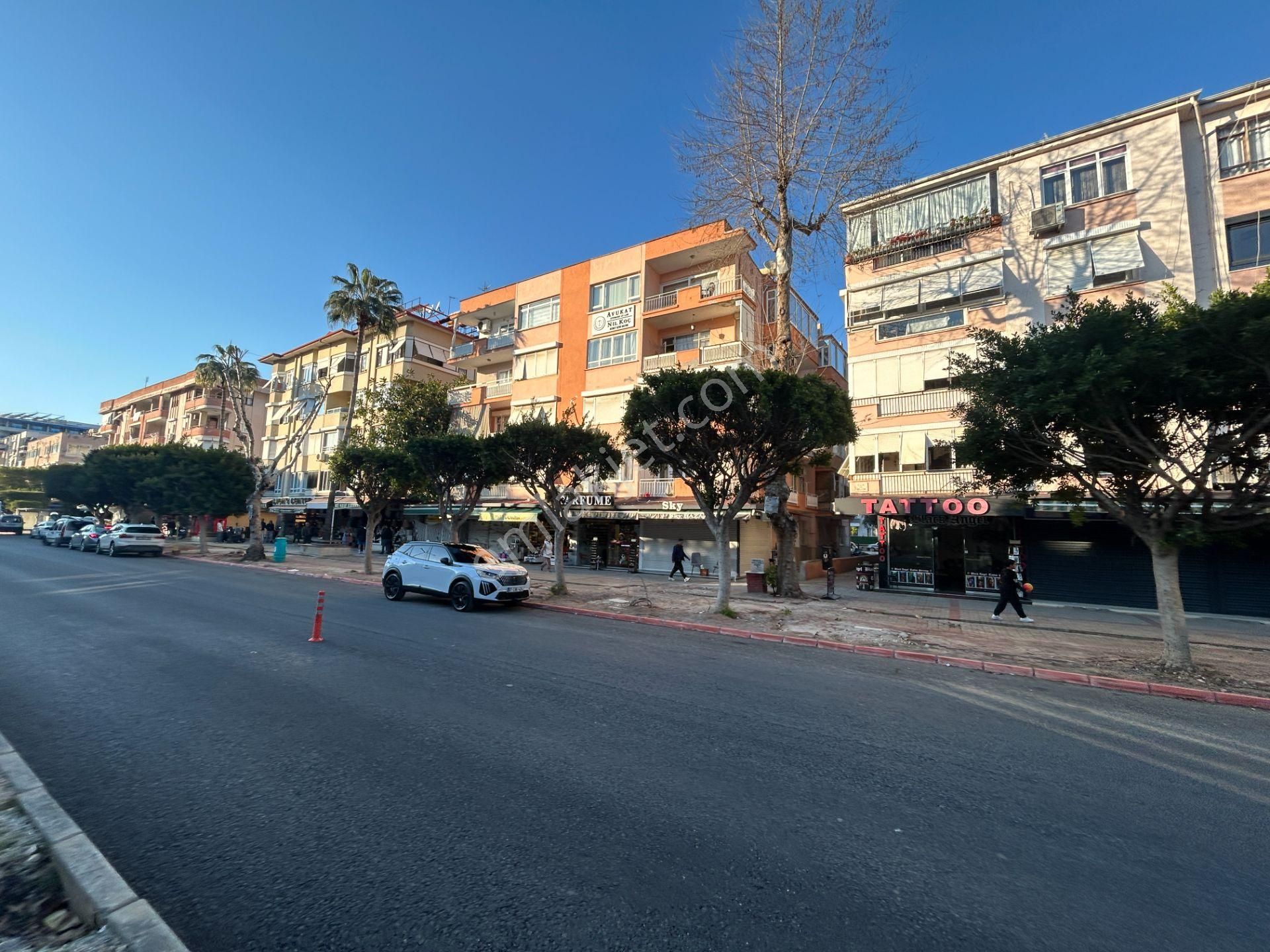 Alanya Merkez Atatürk Caddesinde Denize 100 Metre Eşyalı 2+1 - Görsel 18