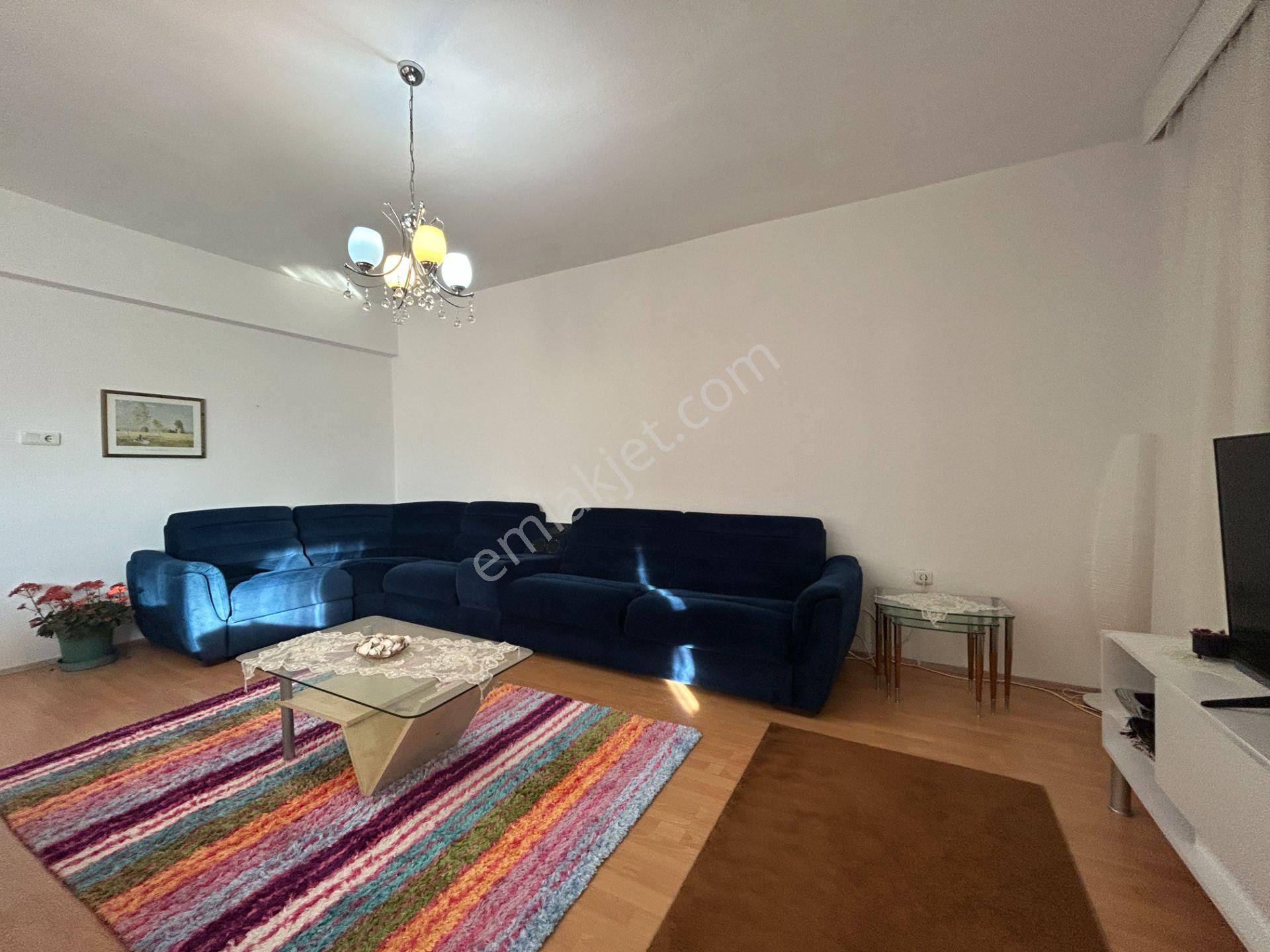 Alanya Merkez Atatürk Caddesinde Denize 100 Metre Eşyalı 2+1