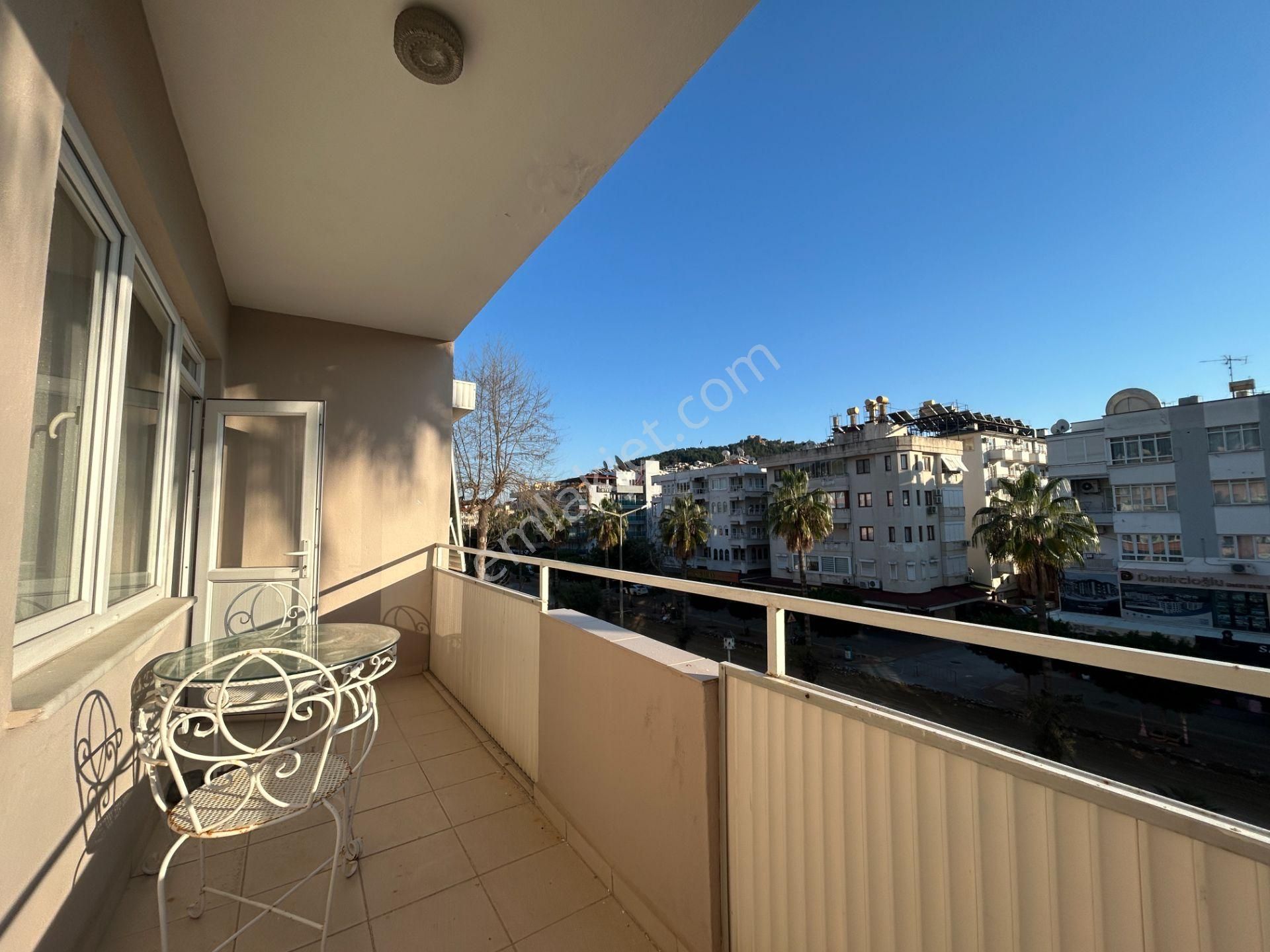 Alanya Merkez Atatürk Caddesinde Denize 100 Metre Eşyalı 2+1 - Görsel 5