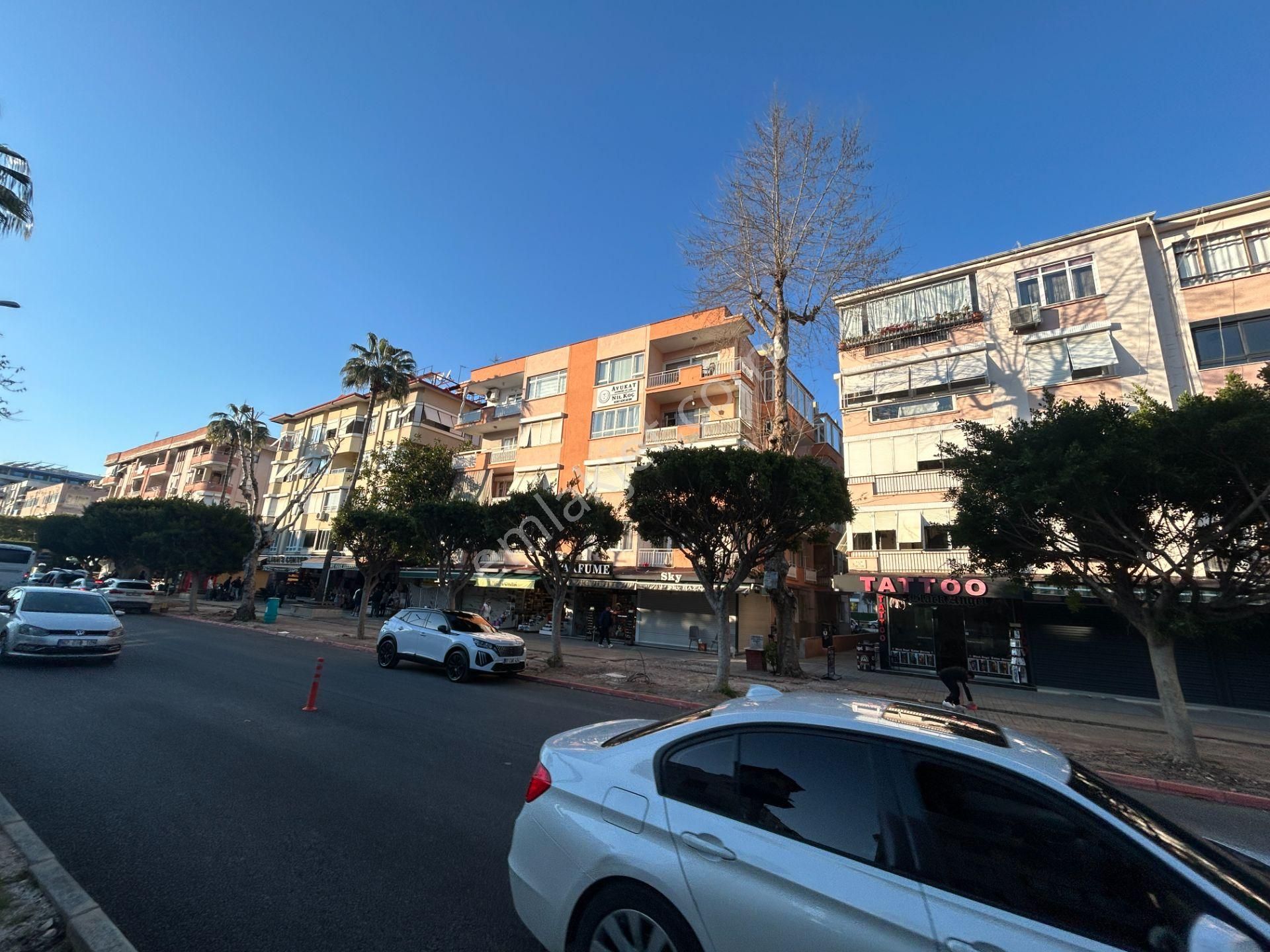 Alanya Merkez Atatürk Caddesinde Denize 100 Metre Eşyalı 2+1 - Görsel 24