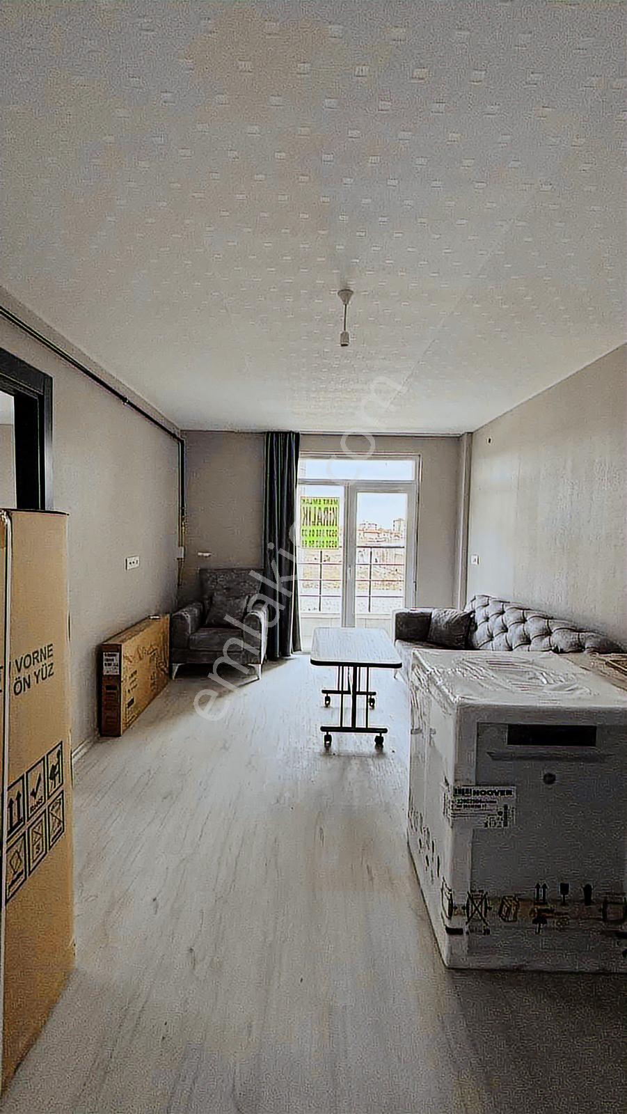 Fen Lisesi Karşısı Full Eşyalı Balkonlu 1+1 - Görsel 3
