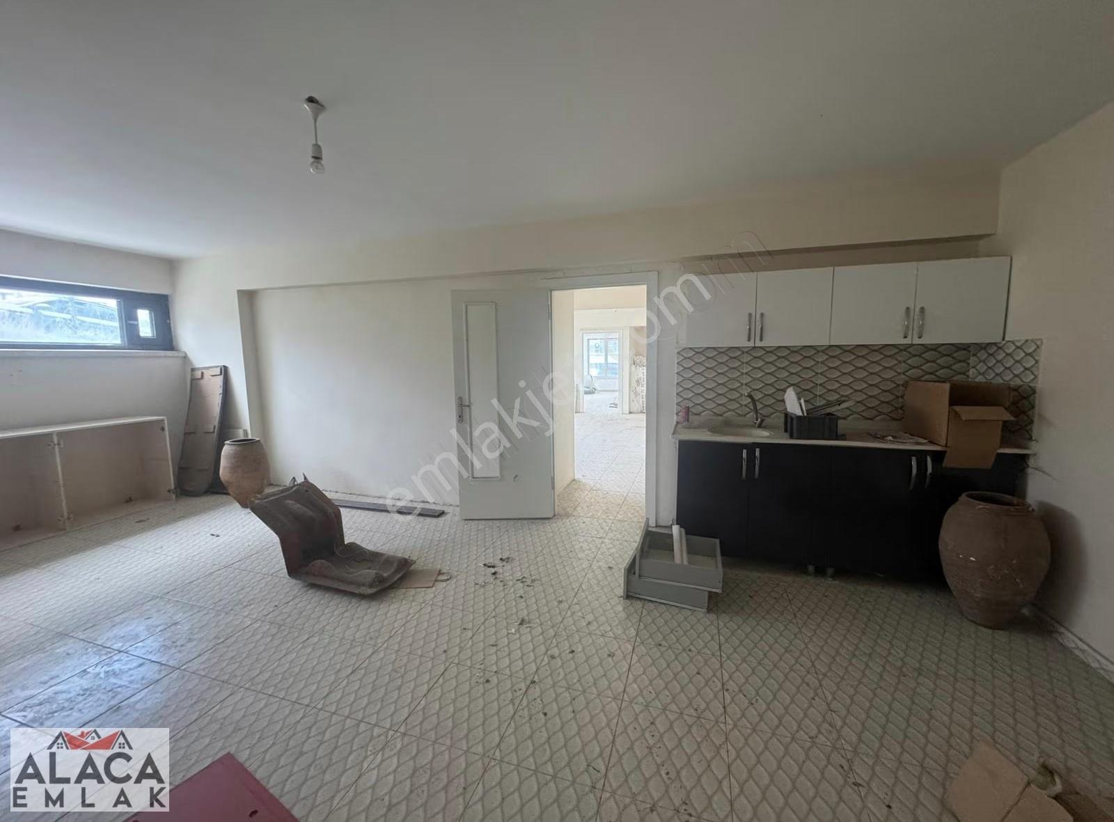 Karapürçek Mahallesi'nde At Çiftliği Yanı Satlık 90m2 Dükkan - Görsel 4