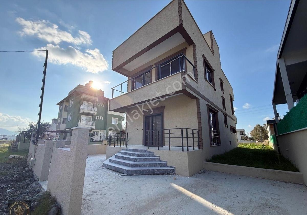 Arsuz Gökmeydan Nazım Hikmet Kültür Merkezi Karşısı Satılık Lüks Bahçeli Dubleks Villa