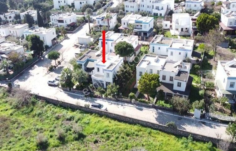 Bodrum Akyarlar Manolya Sitesinde 3+1 Dubleks Bahçeli Villa