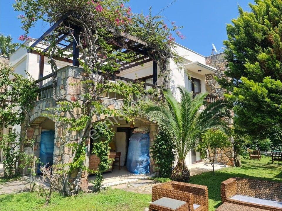 Gölköy' De Geniş Bahçeli Villa 3+1 / 200m2