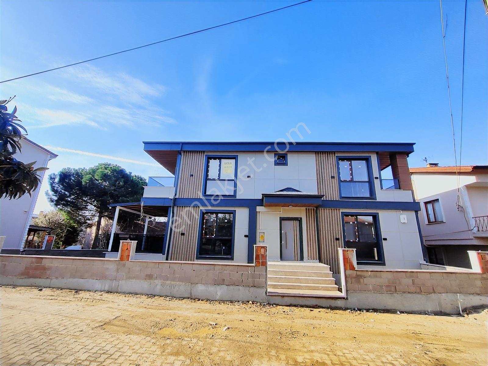 Kartallar'dan Denize Sıfır Sitede 2 Katlı Girişte Odalı 4+1 Lüks - Görsel 6