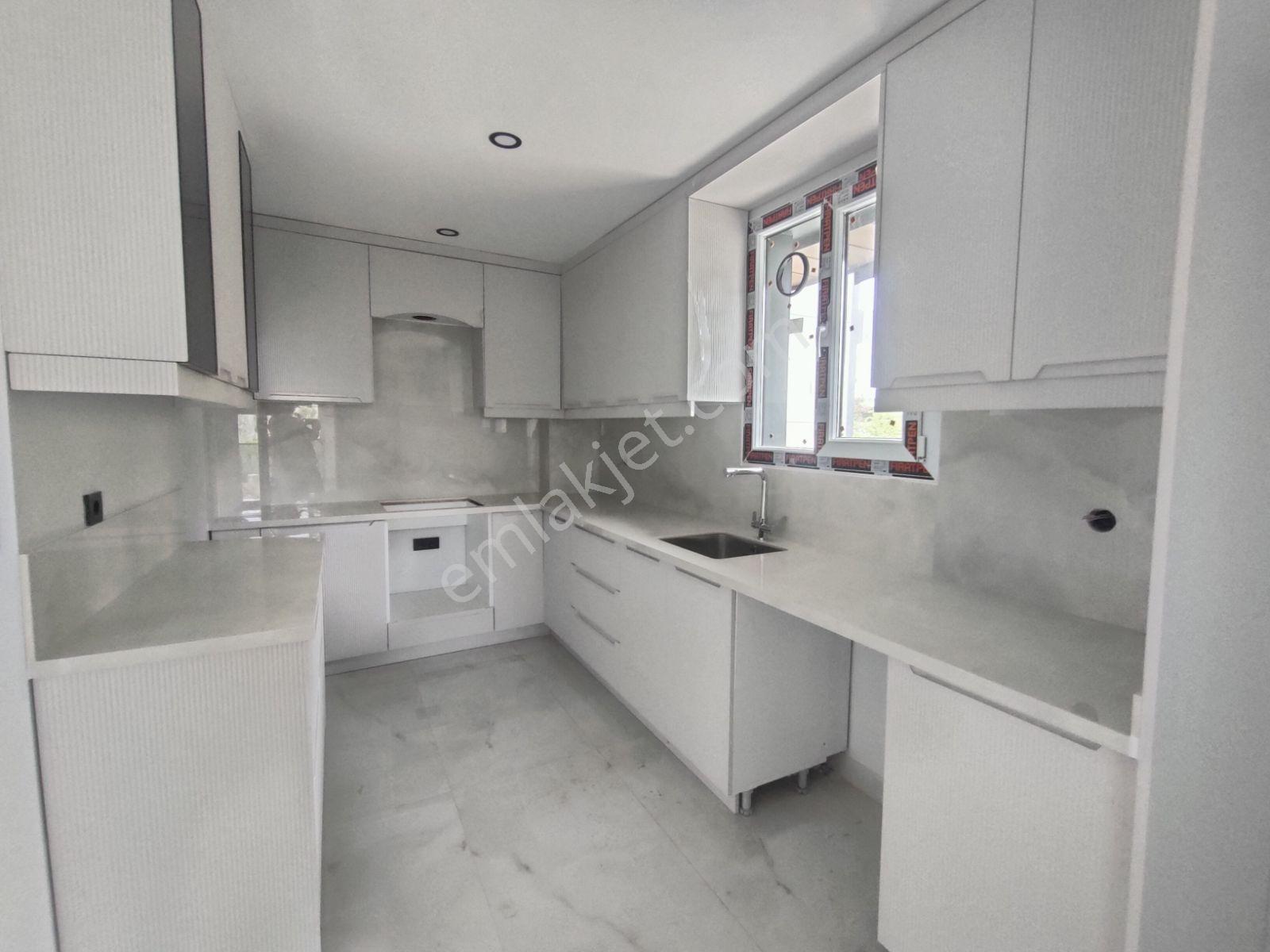 Kartallar'dan Denize Sıfır Sitede 2 Katlı Girişte Odalı 4+1 Lüks - Görsel 8