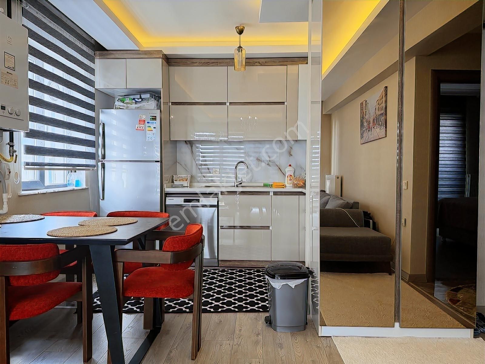 Eşyalı/teraslı Satılık 1+1-kapalı Otopark - Görsel 2