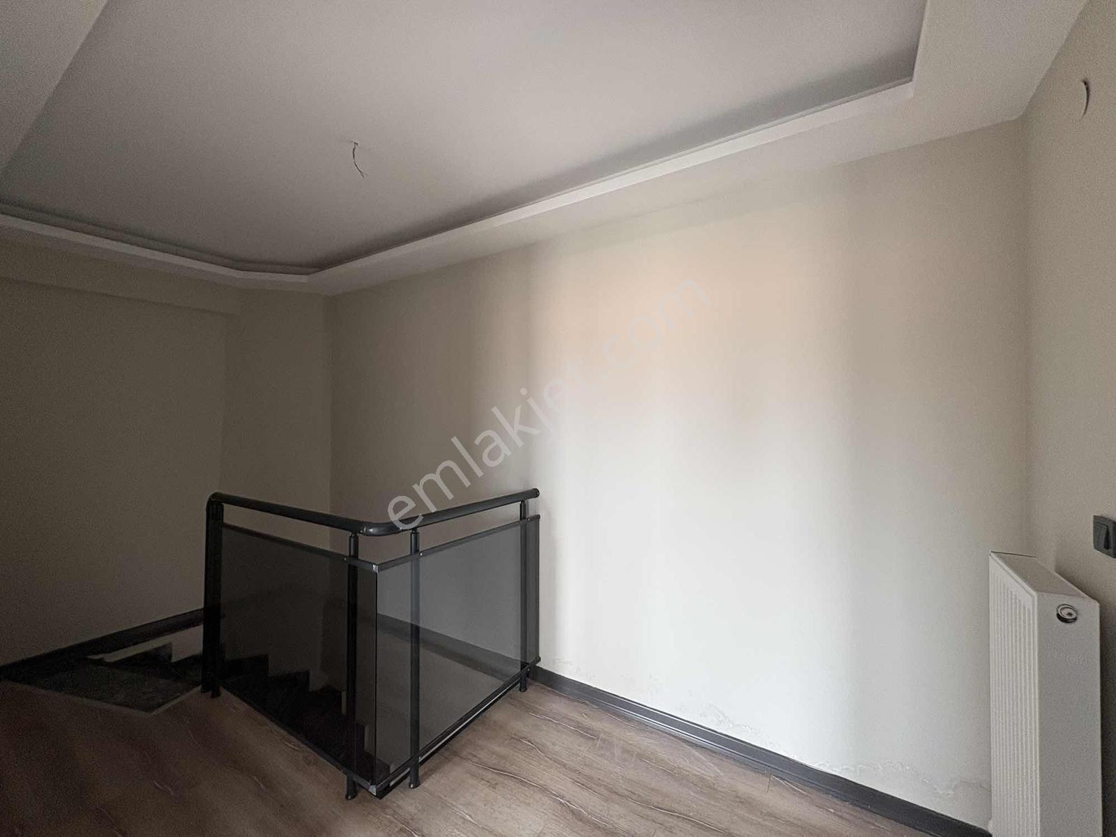 Alaçatı'dan İncek'te Kapalı Otoparklı Geniş Ferah İskanlı 3+1 - Görsel 30