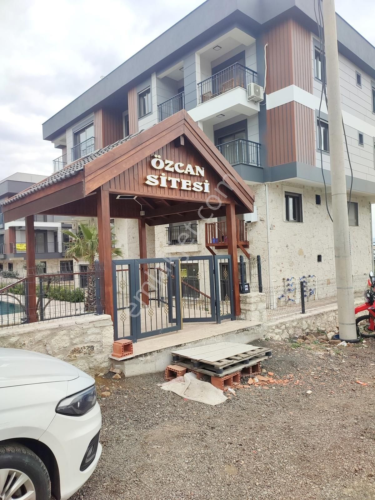 Kurtuluş Mh.havuzlu Site İçerisinde Kiralık Daire