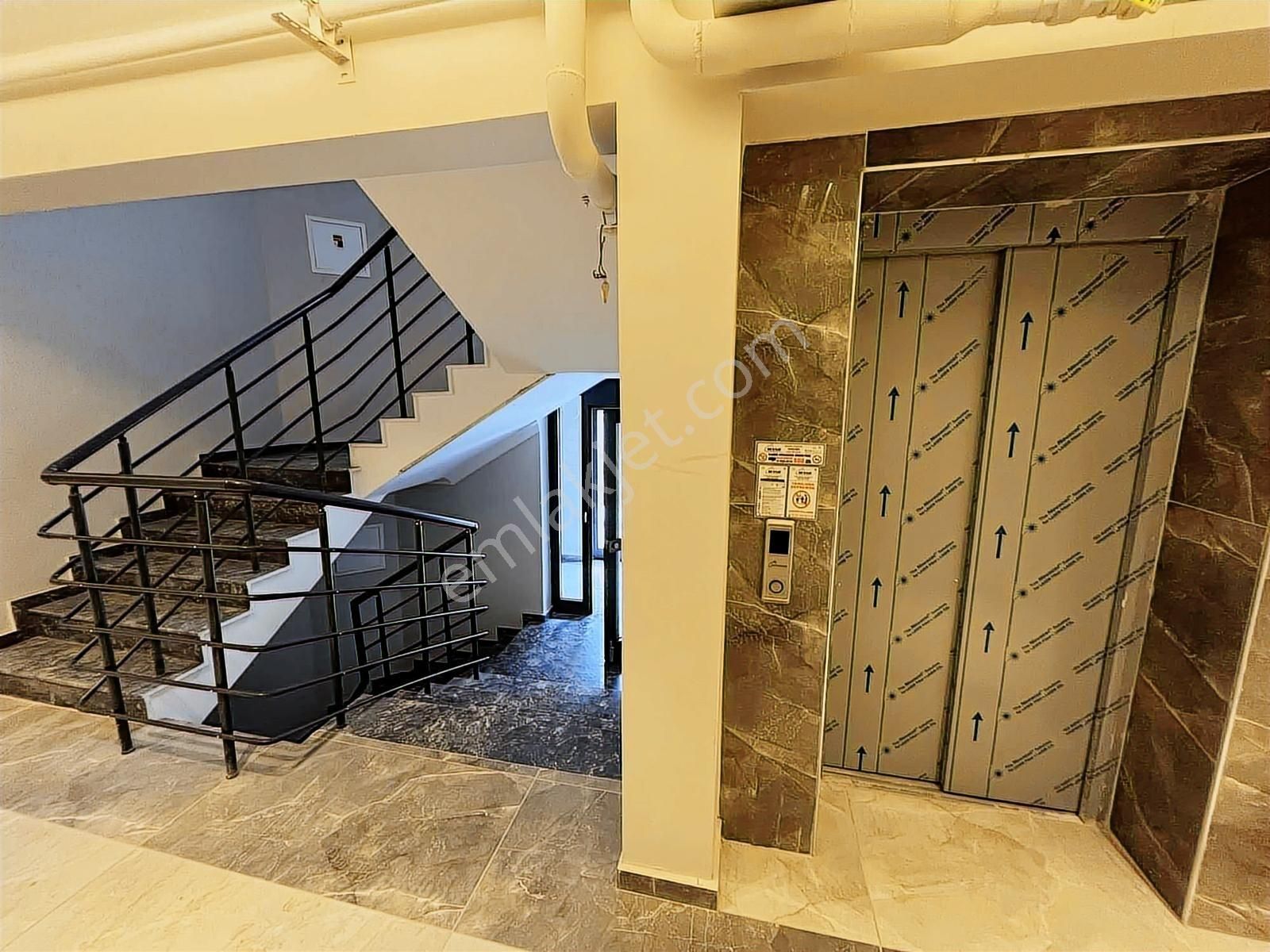 Alaçatı'dan İncek'te Butik Site Lüx Daire Eşyalı 1+1 Kiralık - Görsel 33